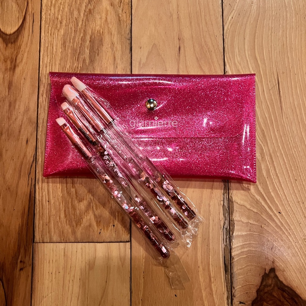 NWT Glamierre Brush Set